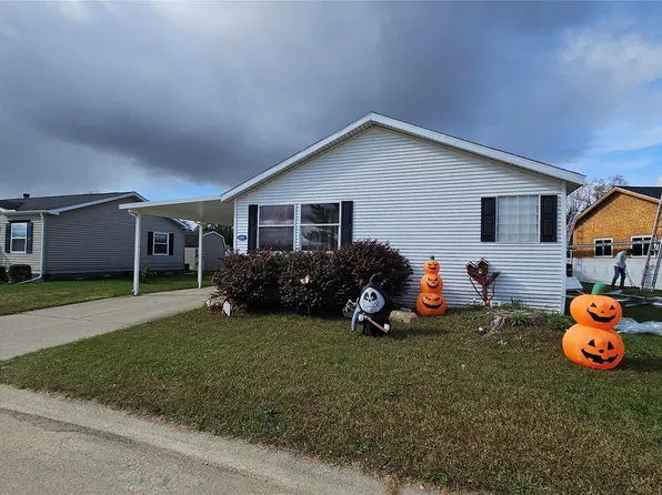 115 Pine Lakes Dr W, Lapeer, MI 48446