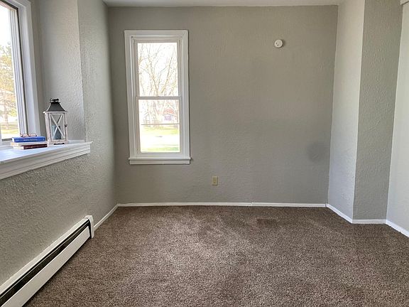 5th image of 135 8th St SW APT 2
