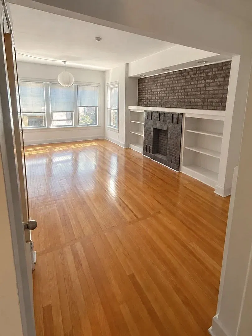 XL East Edgewater One Bed/One Bath - Pets Welcome - Walk to the Lake! — Photo 4