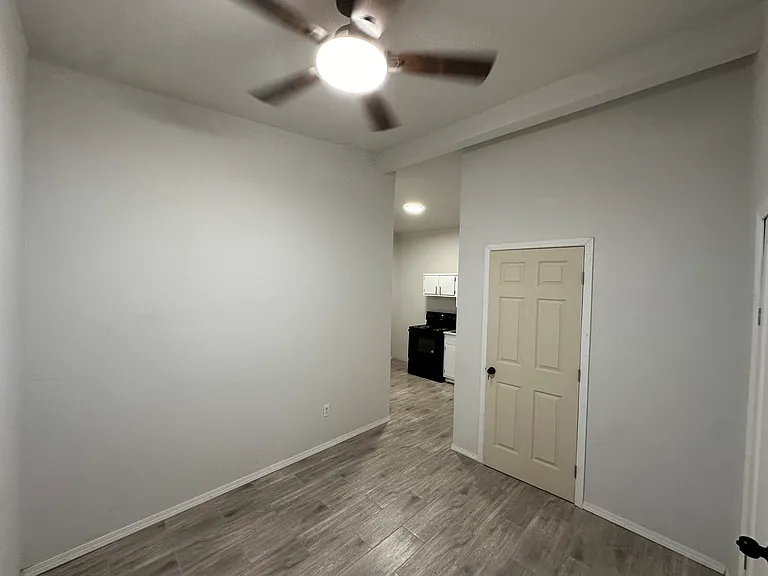 1313 Myrtle Ave #C — Photo 2
