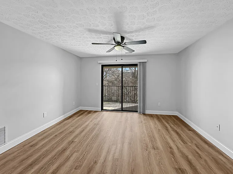 Springview Apartments — Photo 30