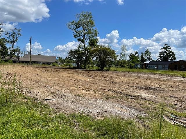 2nd image of 918 Garden Dr