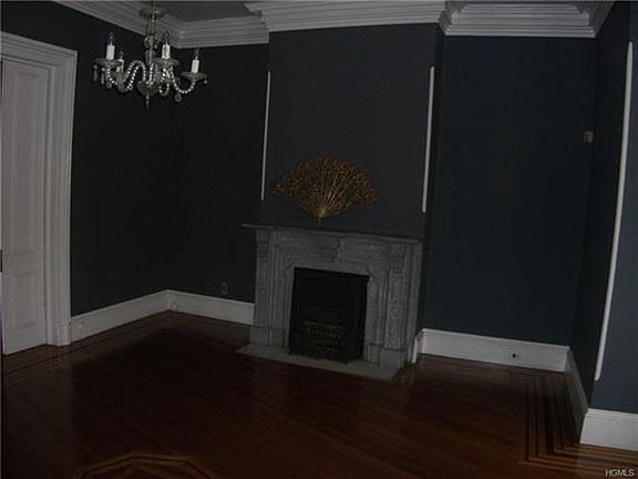 4th image of 146 S Church St