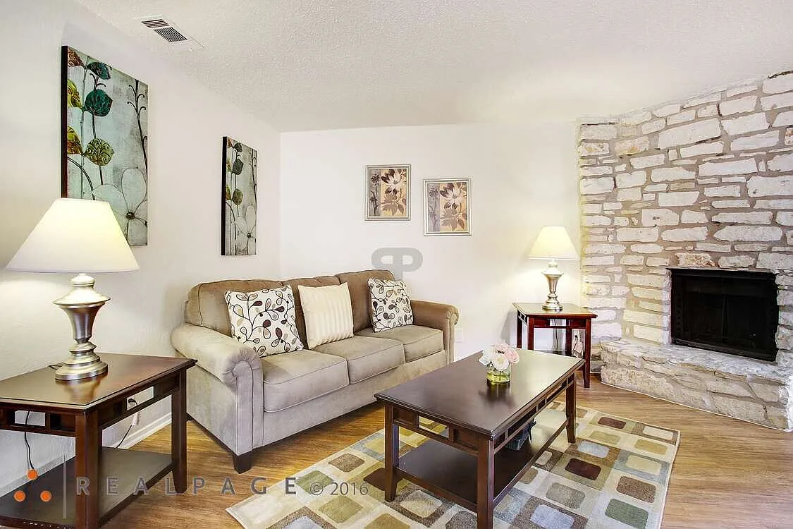 Chateau Avalon of Austin — Photo 4