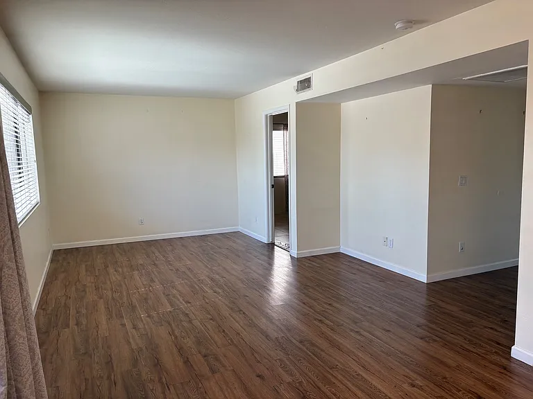 2548 W Canyon Crest Cir — Photo 4