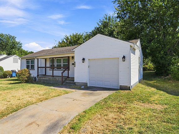 3rd image of 248 E Zion Pl