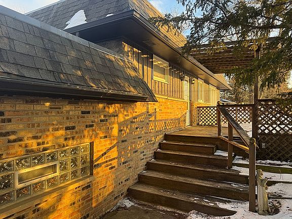4th image of 2740 N Cedar Rd