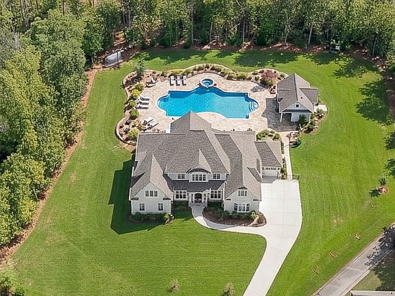 2nd image of 462 Manchester Ln