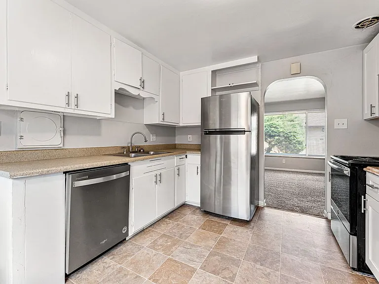 3609 Hudson St — Photo 7