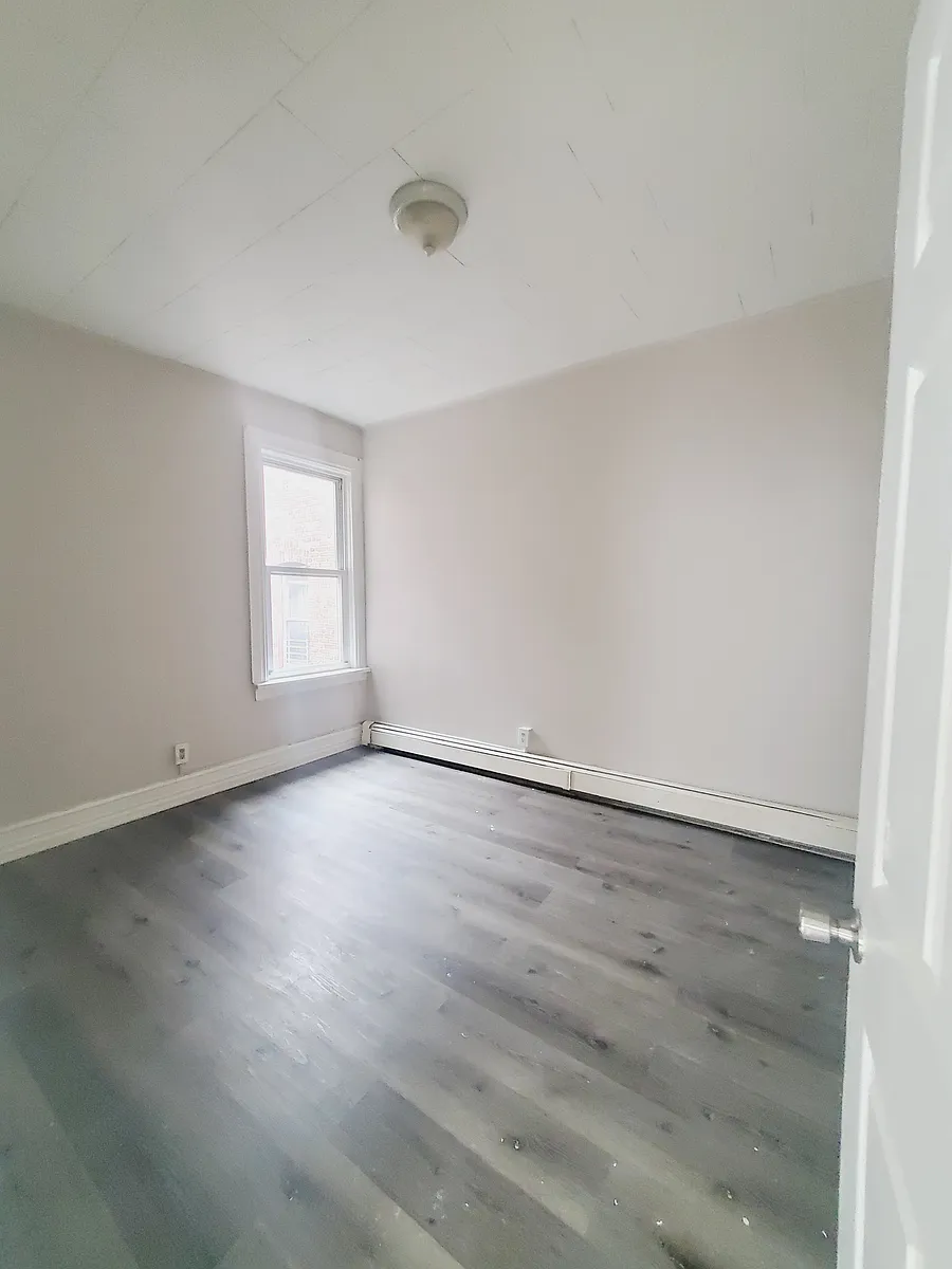 Building Photo - 69 W 53rd St #5E