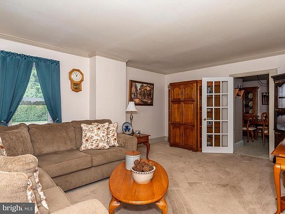5th image of 701 Hodgson St