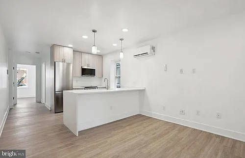 5043 Spruce St #3 Photo 1