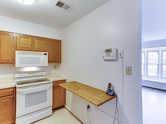 5th image of 2510 Fairfax Dr #B