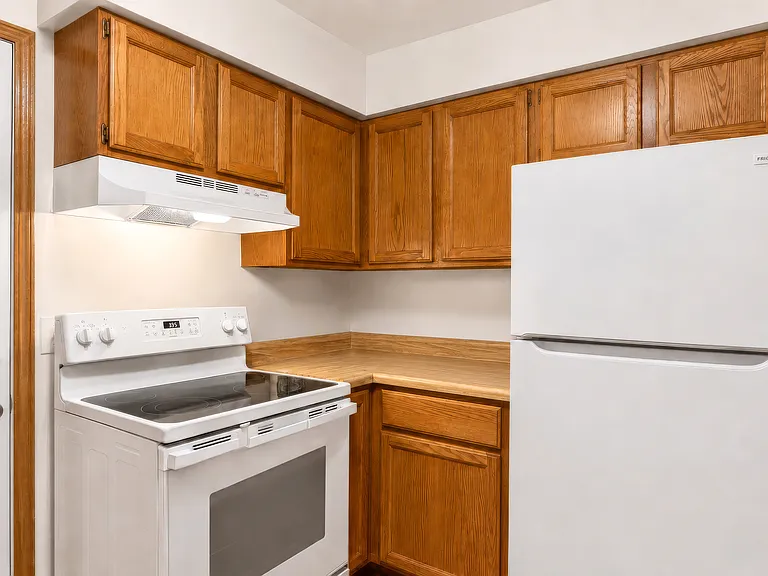 2579 King Dr — Photo 13