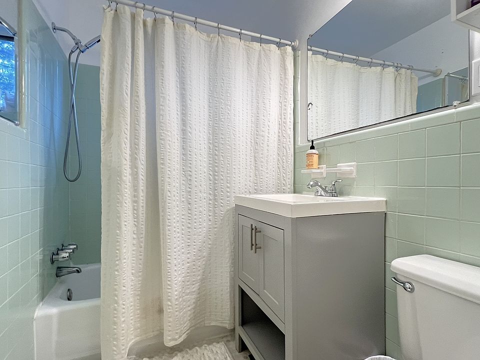 Retro tile bathroom!