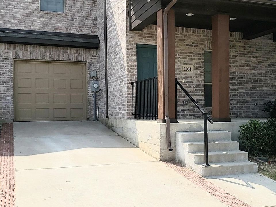 1st image of 2204 Abbey Ln