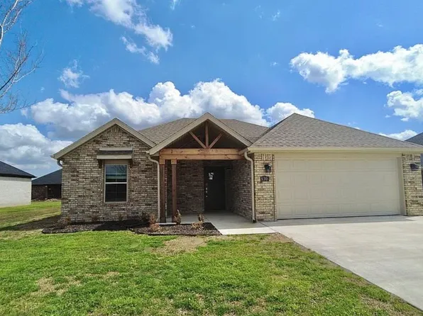930 Maple View St, Springdale, AR 72762