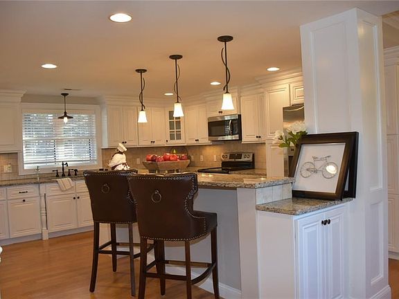 3rd image of 71 Essex Manor Ln