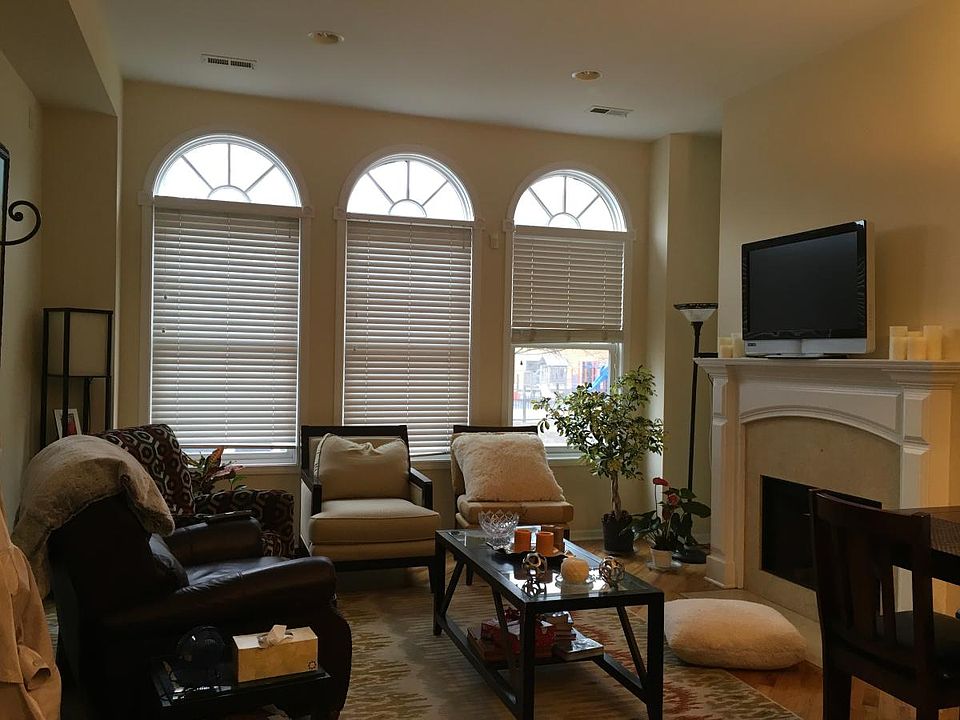 1st image of 1528 W Greenleaf Ave #A5