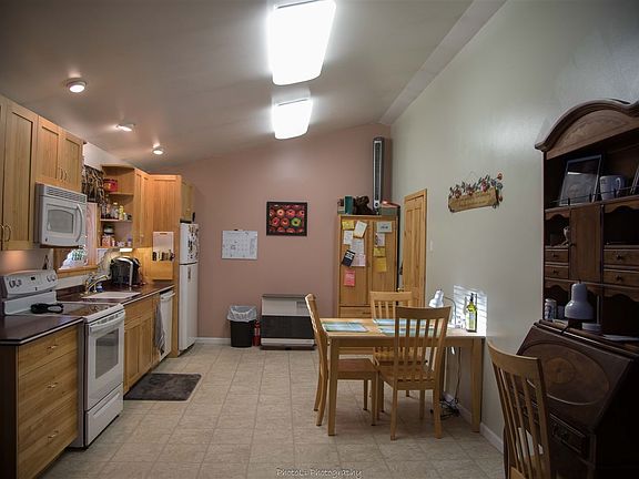 3rd image of 1445 Kirk Cir