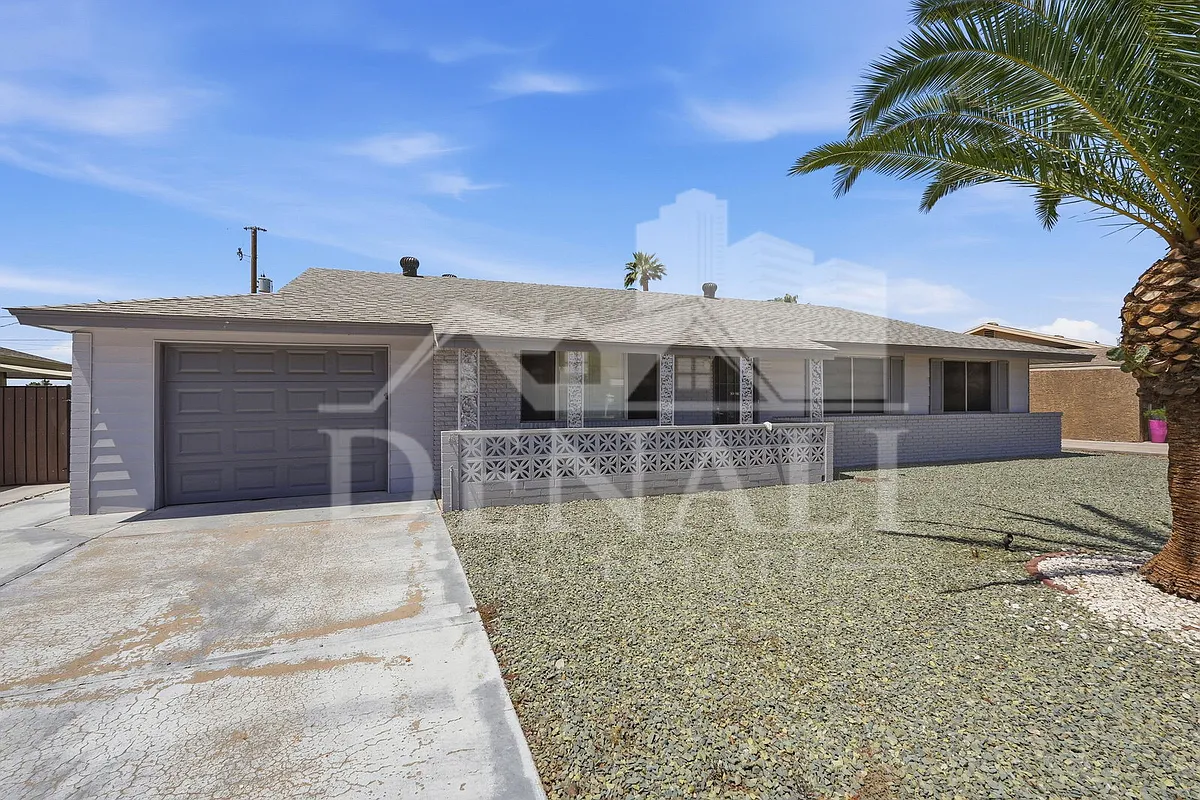 Building Photo - 10747 W Hope Dr