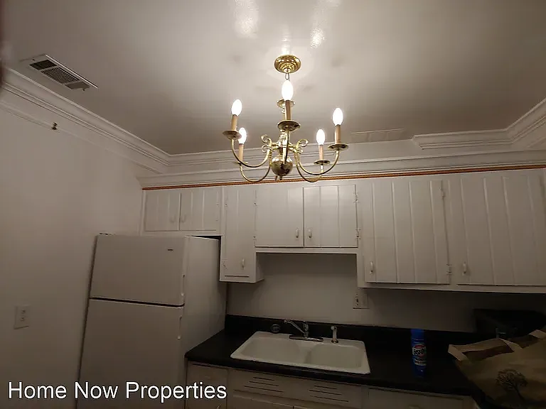 1352 North Ave NE #7 — Photo 5