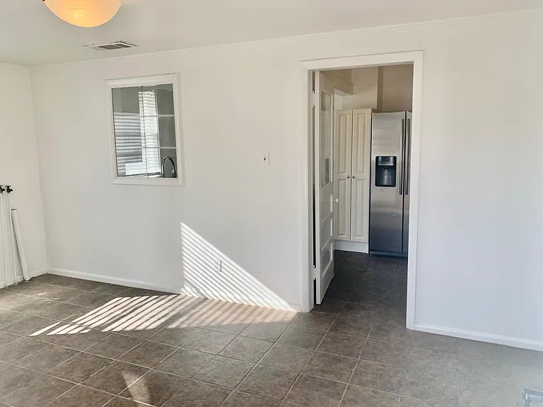 303 N Van Buren St — Photo 14