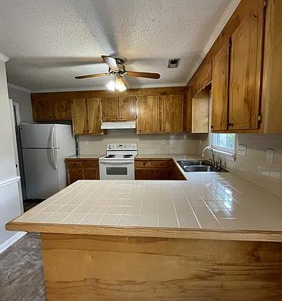4th image of 3813 V6 Sterling Pointe Dr