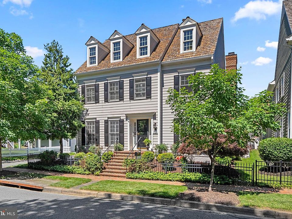 1st image of 204 Massbury St