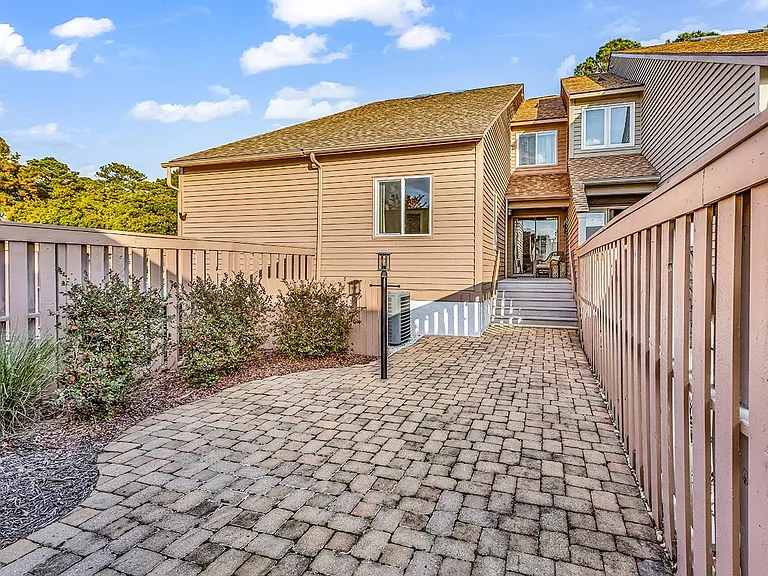 4000 Fairway Lakes Dr — Photo 1