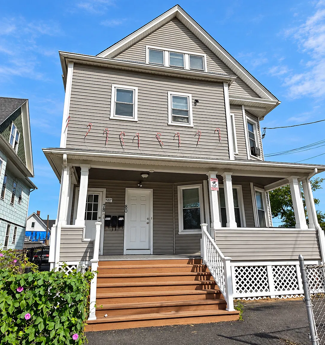 2 bed, 1.0 bath, 1000 sqft, $1,800 — Photo 1