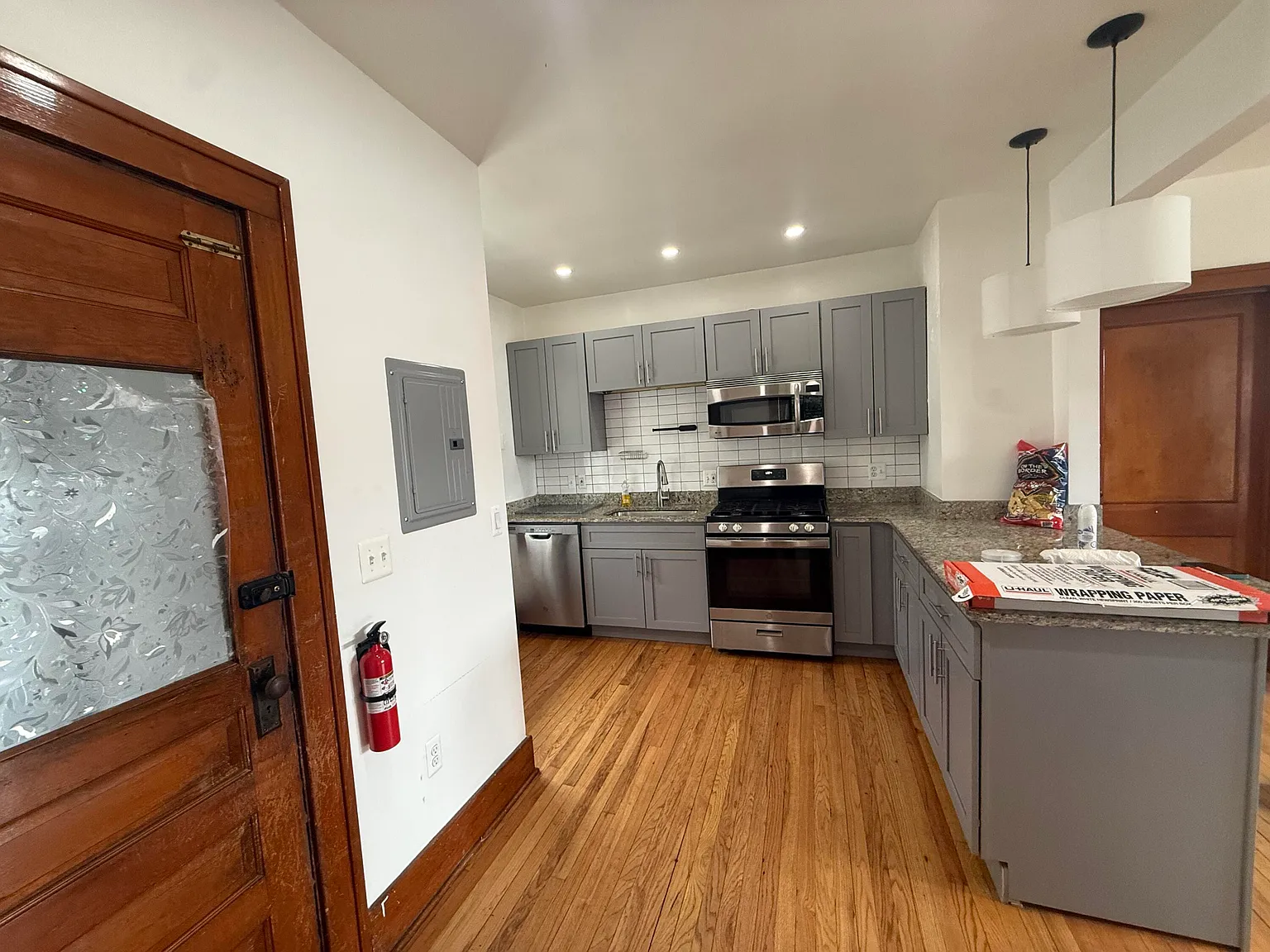 2 bed, 1.0 bath, 600 sqft, $1,200 — Photo 1