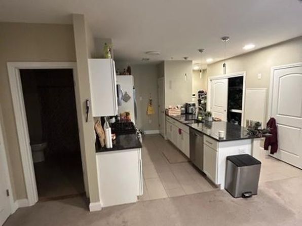 4 Mayflower Ave