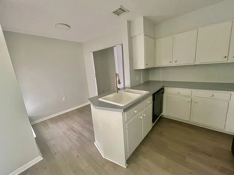 4816 Spring Lake Dr #F — Photo 6