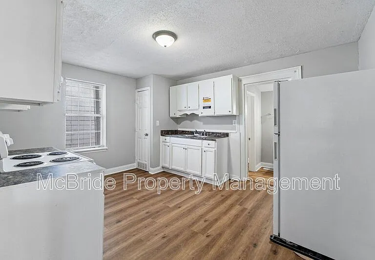 1827 Hicks St — Photo 4