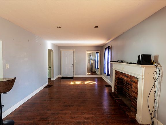 3rd image of 15 Clarendon St