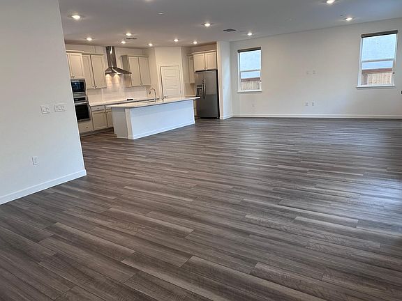 3rd image of 3619 Coyote Pointe Way