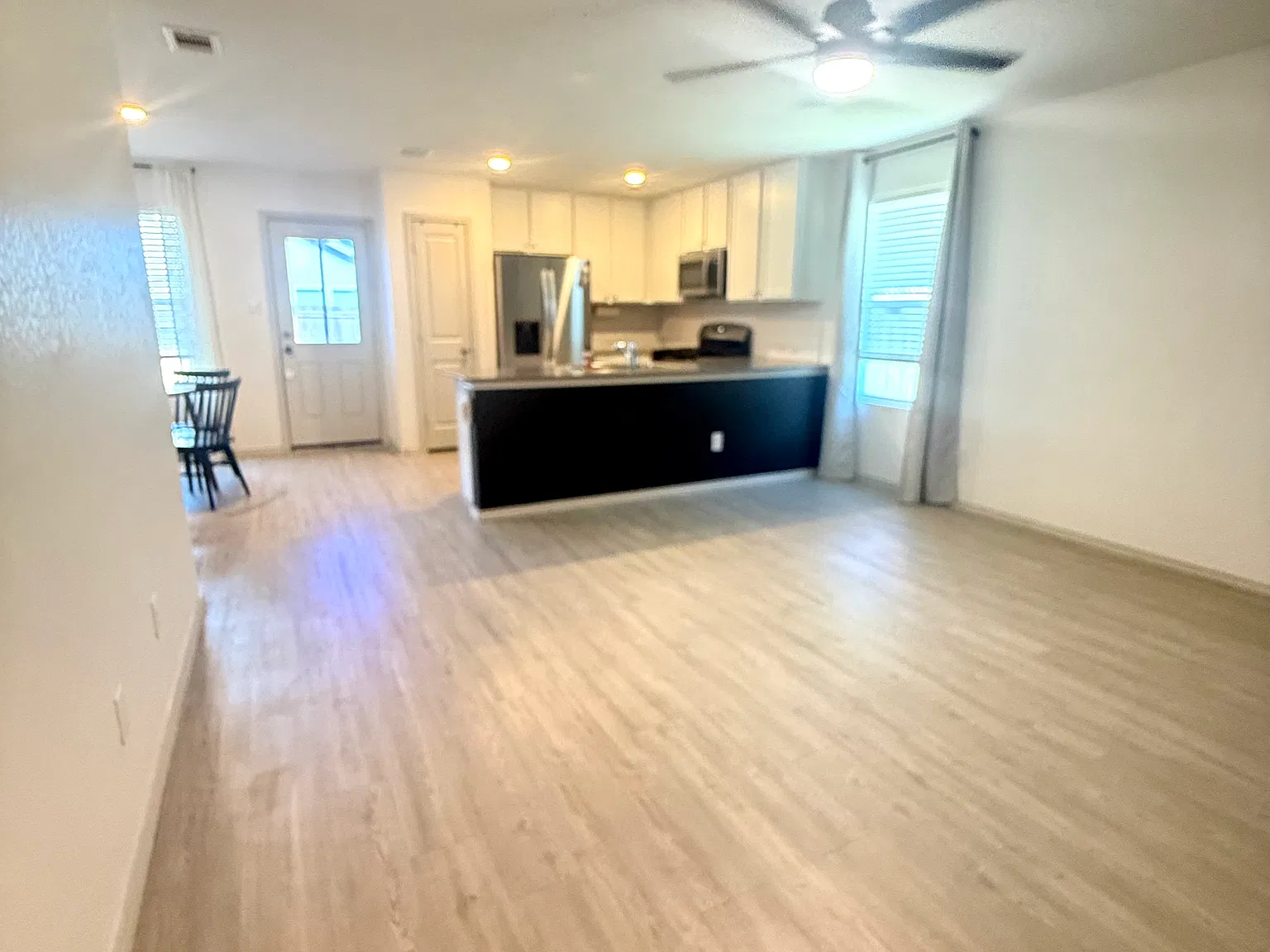 3 bed, 1214 sqft, $2,300 — Photo 3