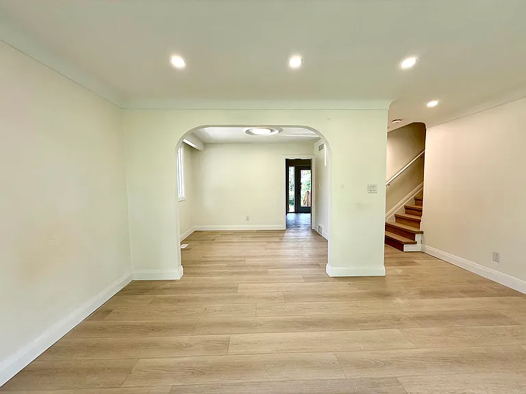 25 Meadowbrook Cres #1 — Photo 6