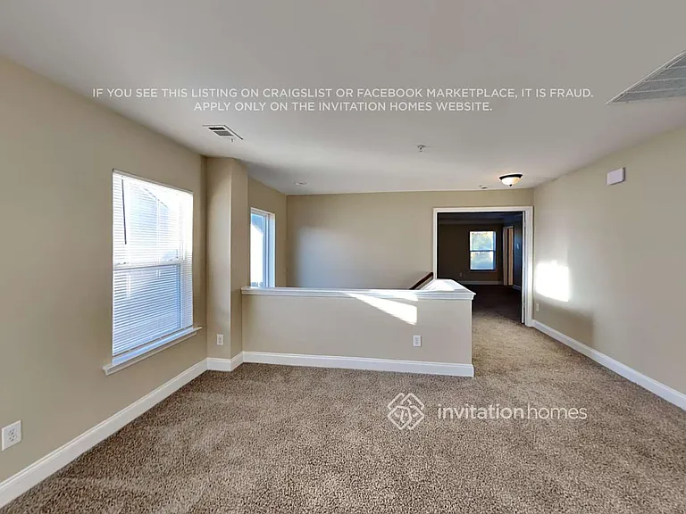 380 Roseglen Dr — Photo 11