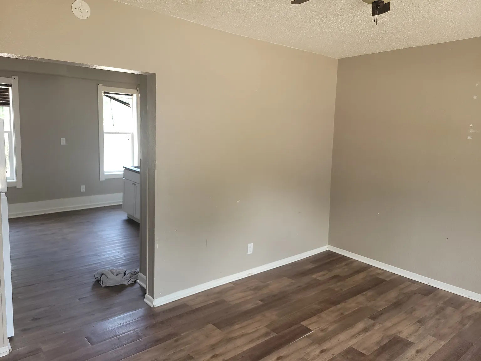 3 bed, 871 sqft, $1,500 — Photo 3