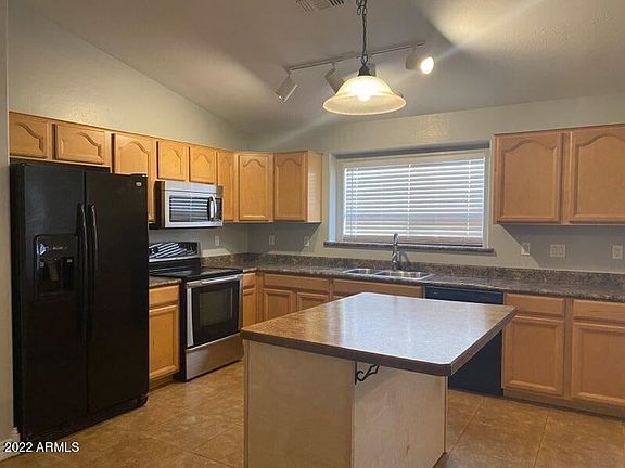 3rd image of 533 E Angeline Ave