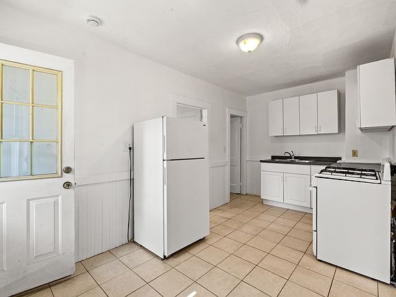2nd image of 20-22 Sumner St #20-1