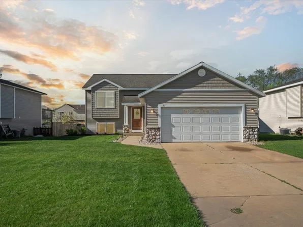123 Bluegrass Dr, Holland, MI 49424