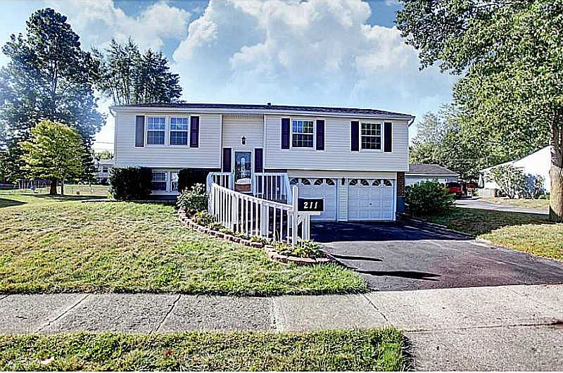 1st image of 211 Brentwood Dr