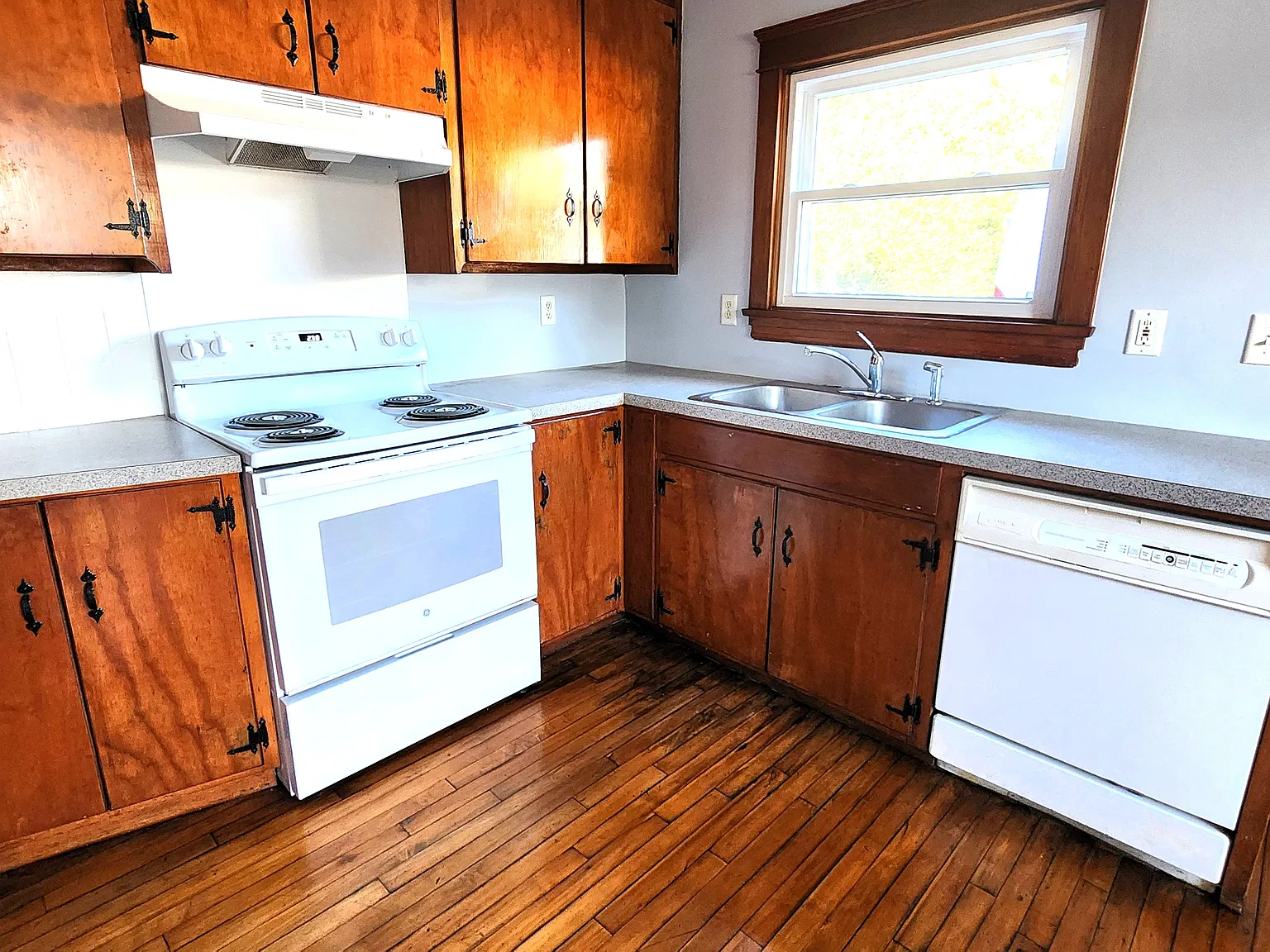 23 W Main Rd — Photo 4