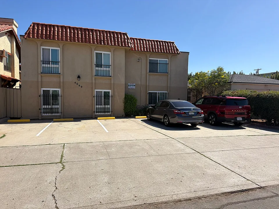 36th Street 4049 - 10 Units