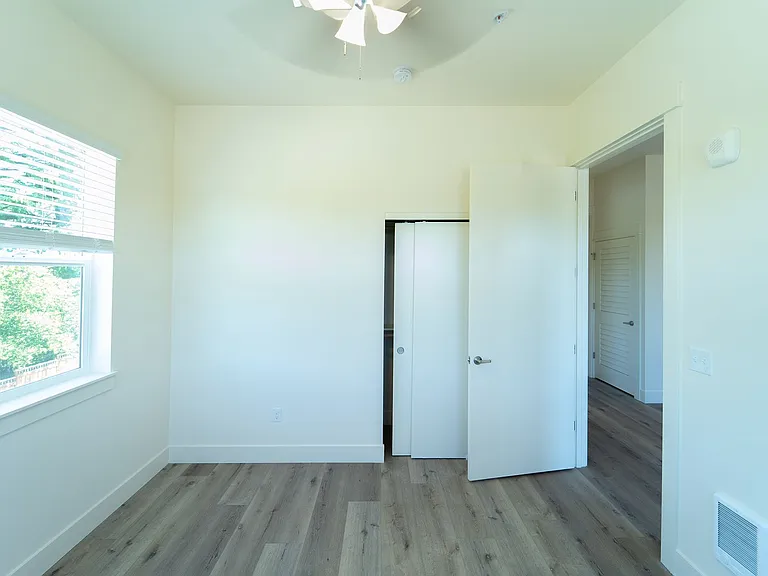 Capitol Hill Apartments — Photo 152