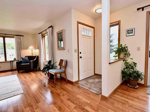 3rd image of 57 Valley Trail Dr