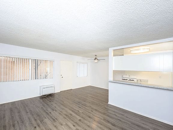 3rd image of 20711 Vanowen St #113